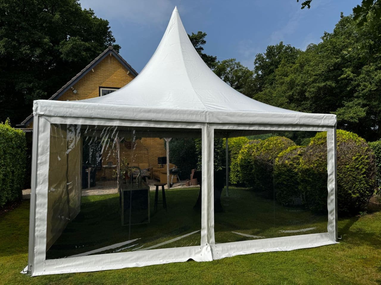 Pagode tent in de tuin