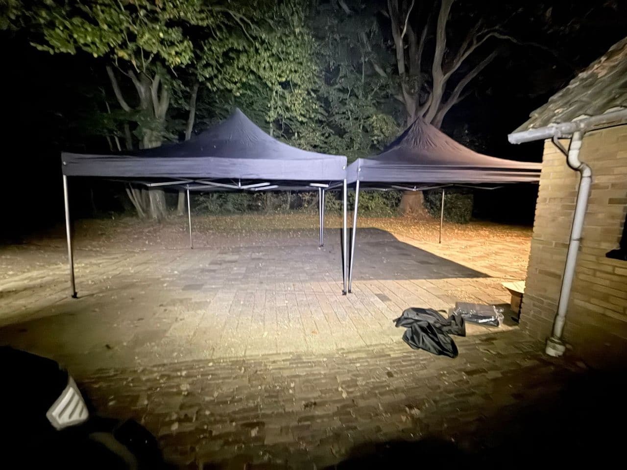 Easy up tent